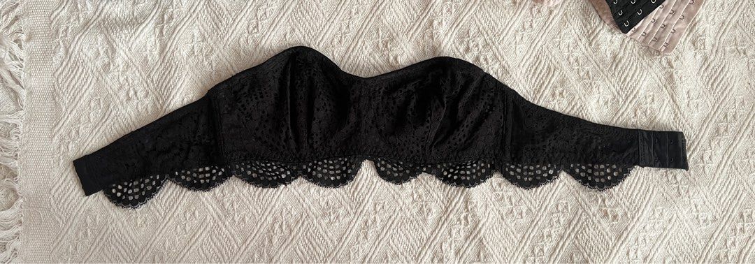mixed bra bundle (Category: Undergarments & Loungewear) located in Cainta. Submitted by moiafits (Listing ID 1439593054, Image 3). Description: - size xxs-xs - 25-30A - mixed strapless and with strap - needs wash .