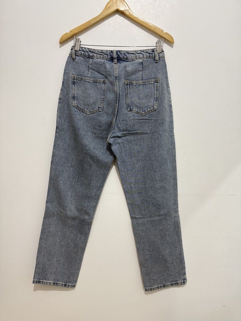 Mjstyle Topfeeling Pearl Pocket Jeans - Medium (Category: Jeans) located in Sanchez-Mira. Submitted by purecloud.em (Listing ID 1439472630, Image 2). Description: - Mfsgle Topfeeling Jeans - Light wash denim - Pearl detailing on front pockets - Straight leg cut - Button and zipper closure - Two back pockets - Size: Medium WAIST: 28.