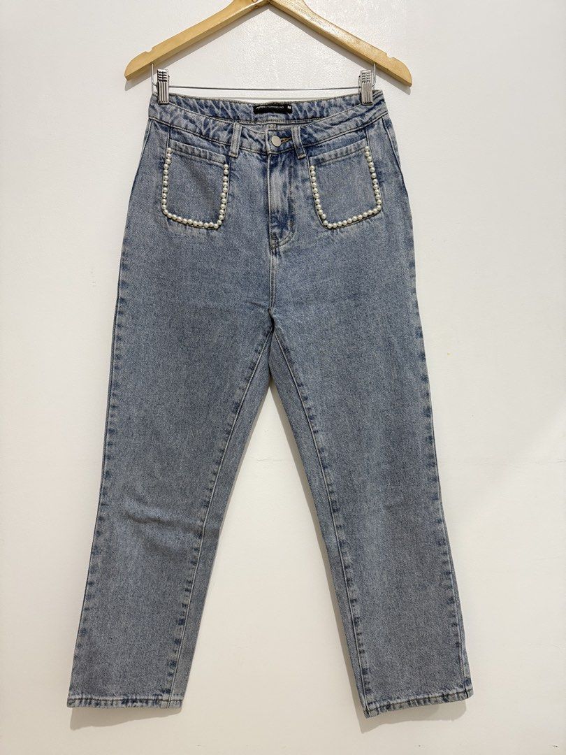 Mjstyle Topfeeling Pearl Pocket Jeans - Medium (Category: Jeans) located in Sanchez-Mira. Submitted by purecloud.em (Listing ID 1439472630, Image 1). Description: - Mfsgle Topfeeling Jeans - Light wash denim - Pearl detailing on front pockets - Straight leg cut - Button and zipper closure - Two back pockets - Size: Medium WAIST: 28.