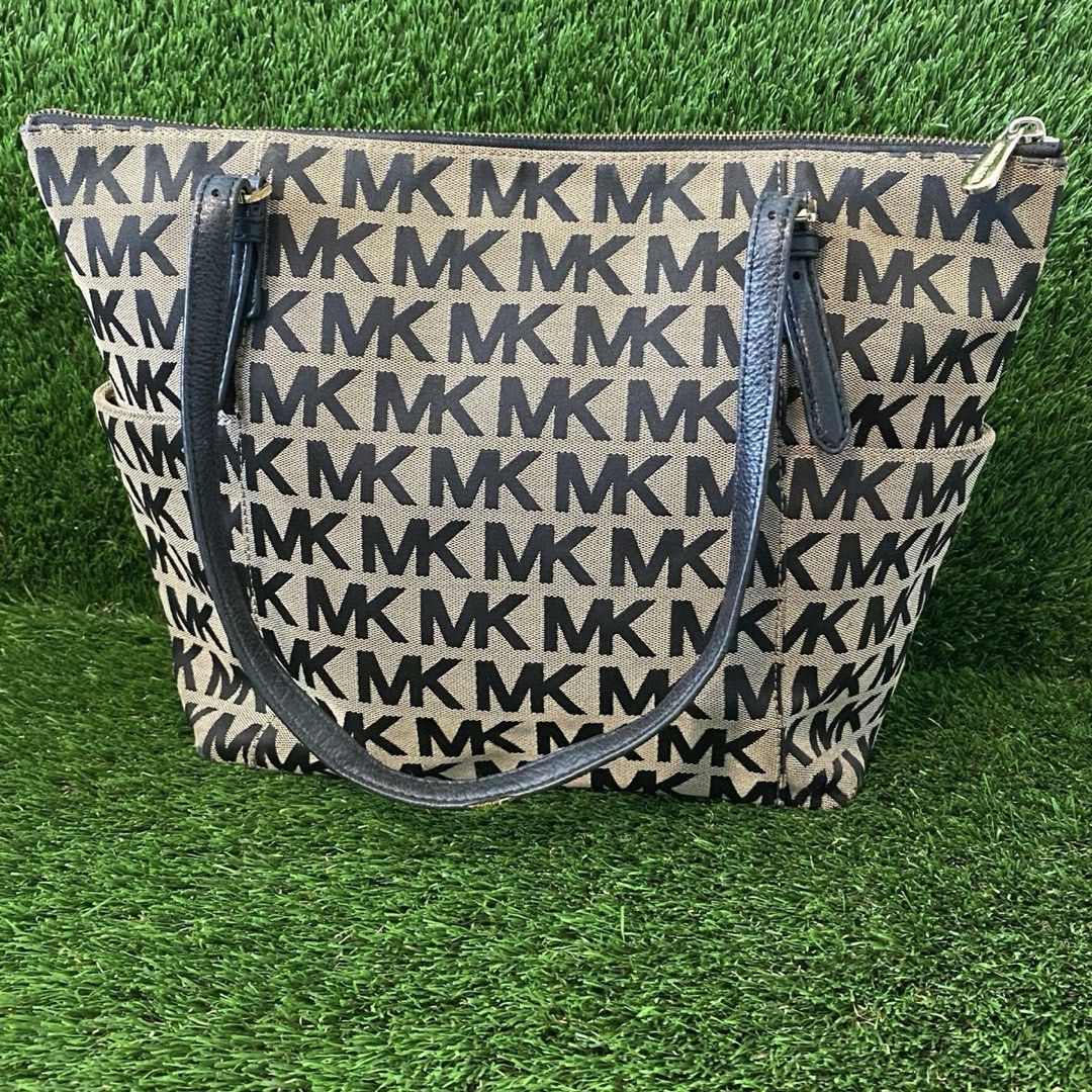 MK BAG (Category: Shoulder Bags) located in Manila. Submitted by gandaraonly (Listing ID 1439463679, Image 2). Description: .