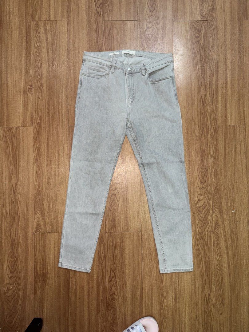 MNG Denim Sculpt Jeans (Category: Jeans) located in Quezon City. Submitted by mkcabling (Listing ID 1439517767, Image 1). Description: - MNG Denim Sculpt jeans - Light gray color - High-waisted - Button and zipper closure - Visible back pockets - Size: EUR 40 / USA 10 -RFS: Decluttering.