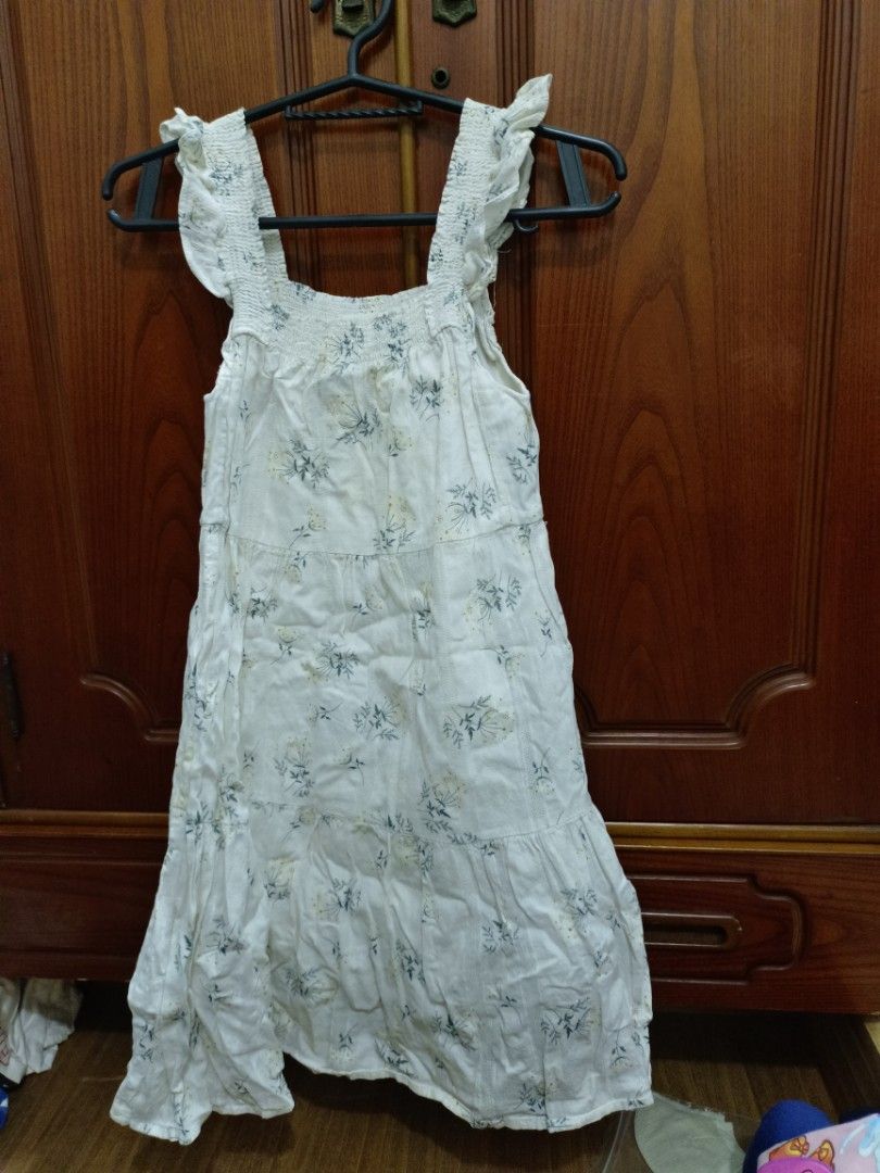 MNG Kids Floral Dress (Category: Babies & Kids Fashion) located in San Pedro. Submitted by aey04 (Listing ID 1439524213, Image 1). Description: - MNG Kids white dress with floral print - Features a square neckline - Ruffled sleeves - Smocked bodice - Flowing skirt - Suitable for girls aged 7-8 years old (128cm height) - Ideal for casual wear.