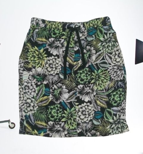 M&S Collection Pure Linen Skirt (Category: Shorts) located in Davao. Submitted by rosewyn (Listing ID 1439490438, Image 1). Description: - M&S Collection linen shorts - Tropical print design - Comfortable elastic waistband - Lightweight fabric, ideal for warm weather - Black base color - Green and yellow leaf patterns.