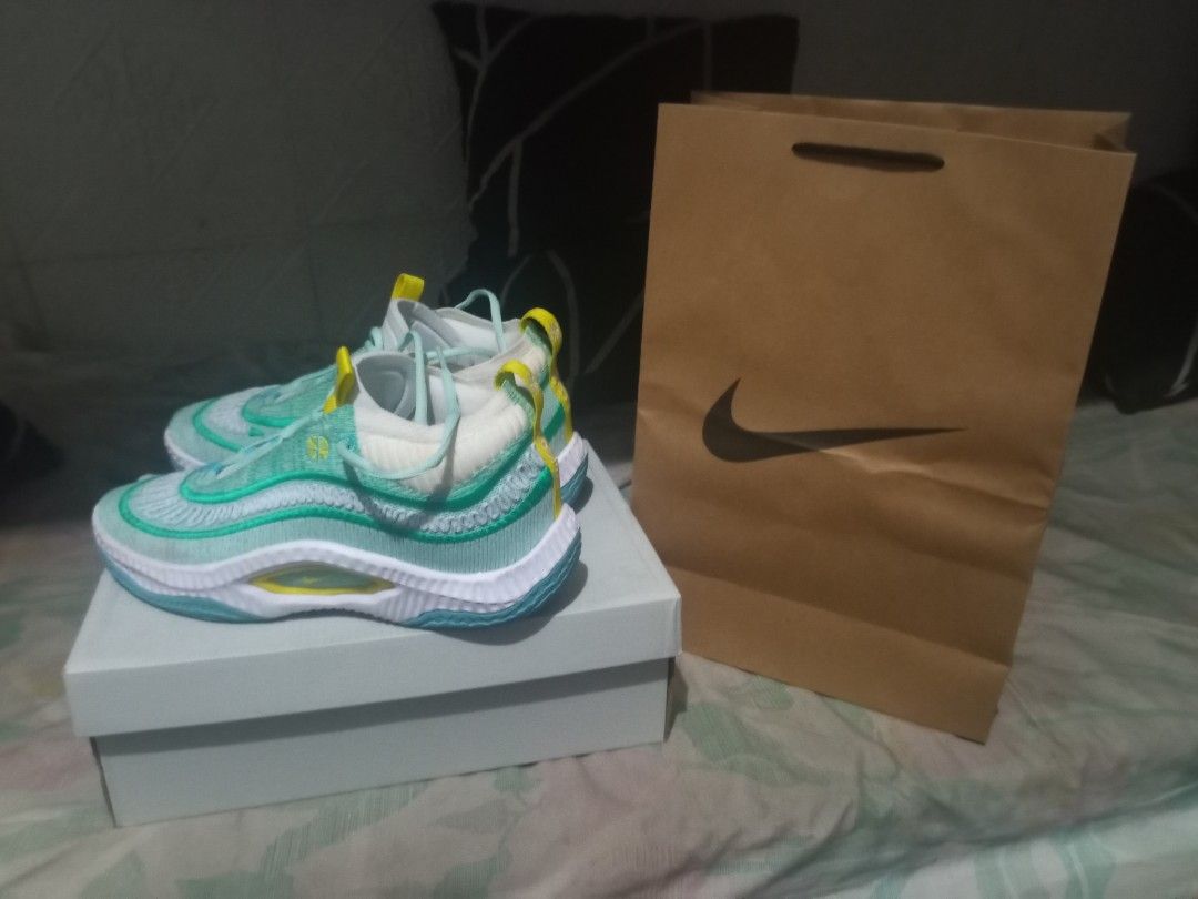 Nike Cosmic Unity 3 (Category: Sneakers) located in Quezon City. Submitted by ojcont75 (Listing ID 1439600790, Image 1). Description: Nike Cosmic Unity 3 Unique design with visible air unit color - jade ice / emerald - Includes original box - Comes with Nike paper bag - Includes a pair of Nike socks IF INTERESTED PLS FEEL FREE TO CALL OR TXT ME THRU CP# 0905 252 2180.