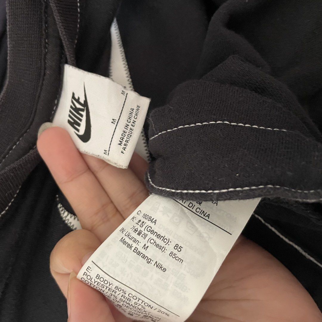 NIKE Cropped T-shirt - Black (Category: Shirts) located in Leyte. Submitted by byebabies (Listing ID 1439557323, Image 3). Description: - Black Nike cropped t-shirt - White stitching details - Nike logo on front - Size: M - Made in China - Material: 80% cotton, 20% polyester All items NEGOTIABLE for SAME DAY PAYMENT Do not offer 50% from its price Everything priced below 500 can be sold as bulk for 4items for 1k only Everything priced from 600-1k