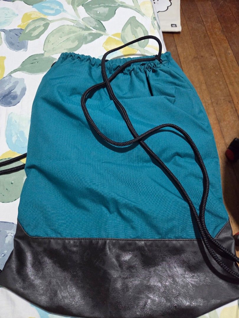 Nike Draw String Bag (Category: Backpacks) located in Quezon City. Submitted by panchie32 (Listing ID 1439576183, Image 2). Description: Selling my Nike drawstring bag bought from Sports Central SM Fairview last year. Used only around 2–3 times, so it’s still in very good condition. ✔ Lightweight and durable ✔ Clean and minimally used ✔ Perfect for gym, errands, or light travel RFS: Not comfortable for my back use , so I switched to a different b