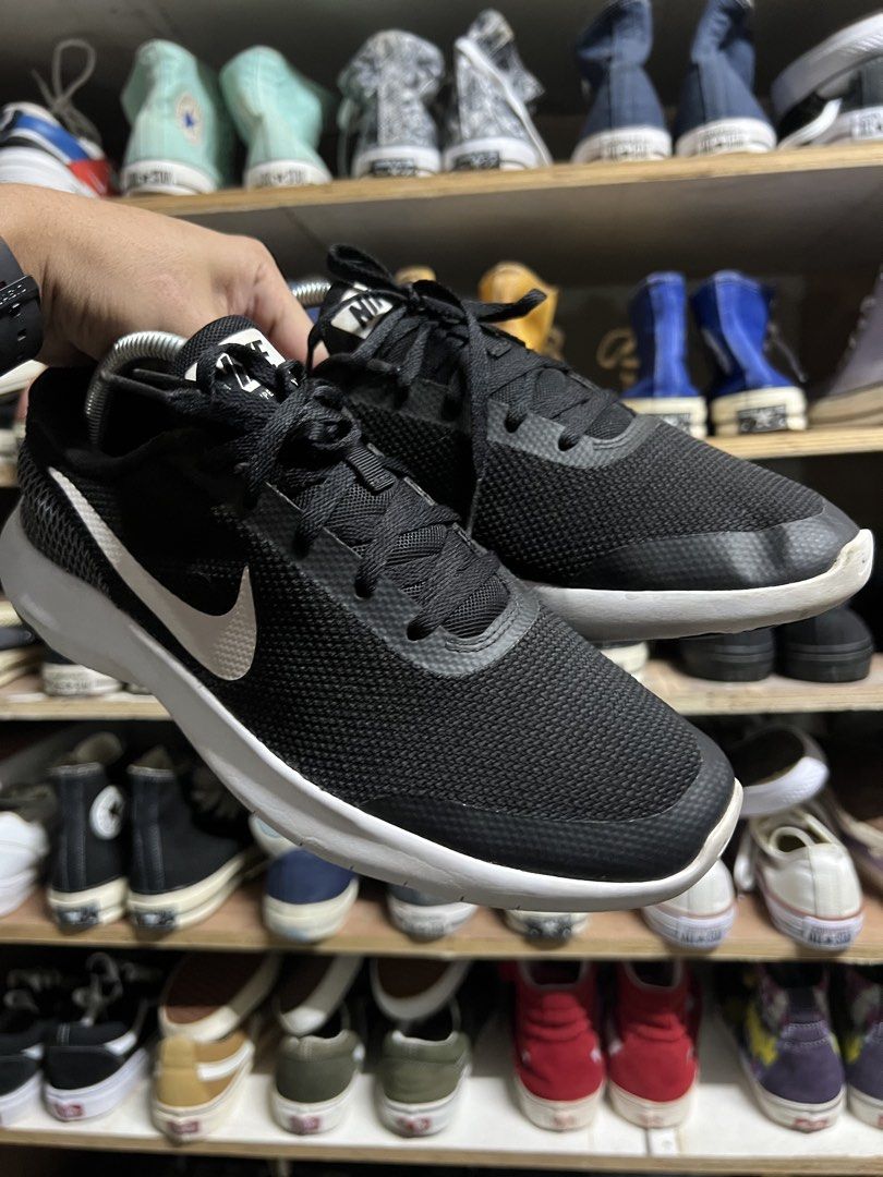 Nike Flex Experience Run 7 Black (Category: Sneakers) located in Manila. Submitted by thrift_ko_yan (Listing ID 1439565796, Image 3). Description: - Nike Flex Experience Run 7 - Color: Black with white accents - Size: US 8.5, UK 7.5, EUR 42, 26.5 cm - Features: Mesh upper, white sole, Nike swoosh logo - Condition: Used, some wear on soles.