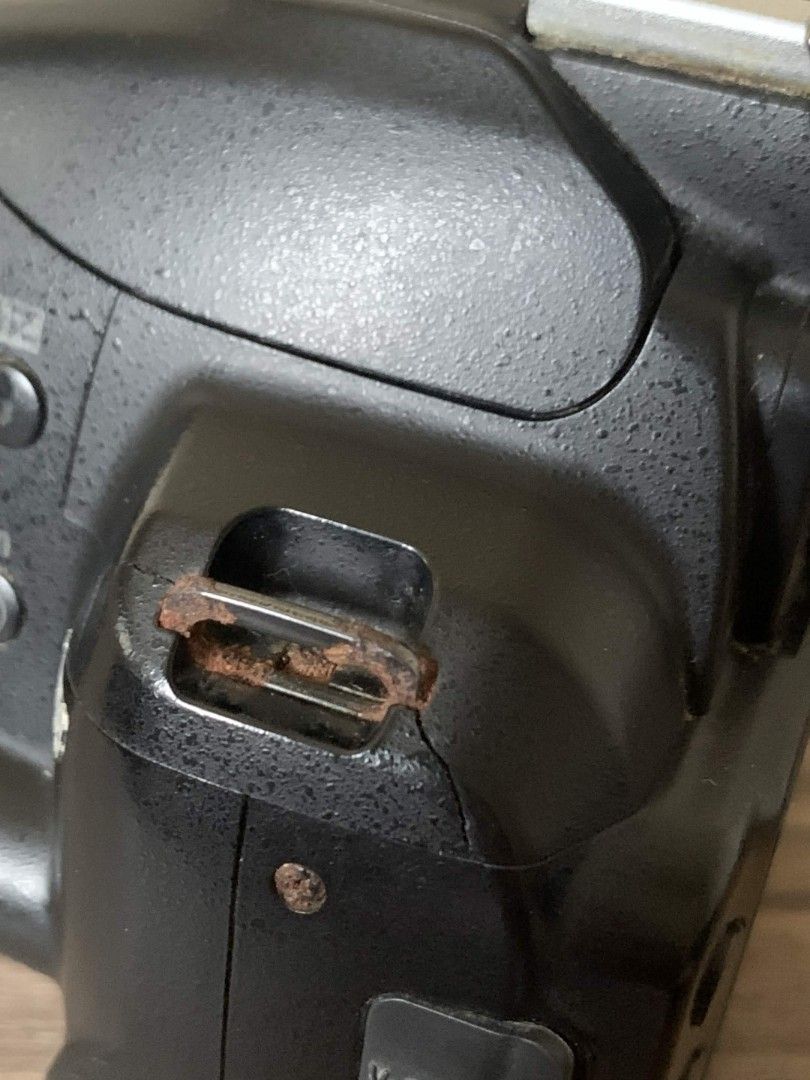 Nikon D3000 DSLR (BODY ONLY) CHECK DESCRIPTION FOR ISSUE (Category: Cameras) located in Taguig. Submitted by minki._. (Listing ID 1436591364, Image 3). Description: Inclusions: - Battery and Charger Issues: - LCD lines - Vignette - Aperture lever is stuck (dm for vids).
