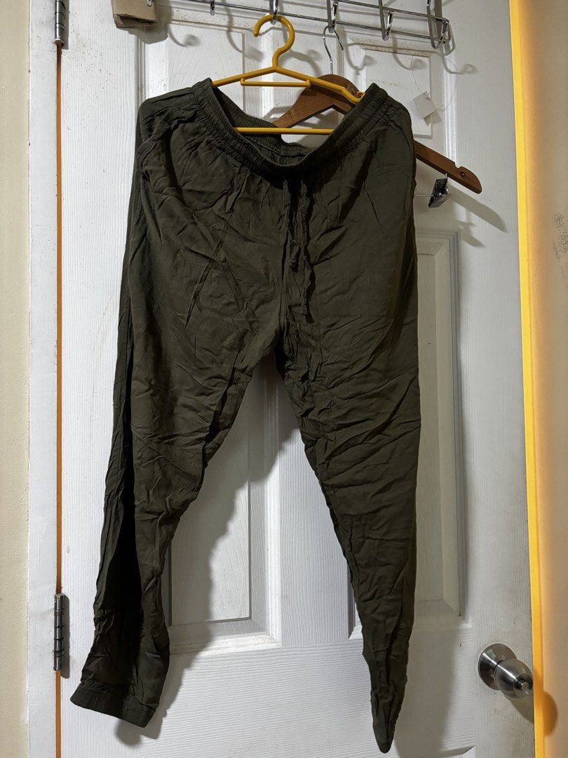 Olive Green Pants (Category: Other Bottoms) located in Manila. Submitted by joahnaf (Listing ID 1439478128, Image 1). Description: - Olive green pants - Drawstring waist - Lightweight fabric - Relaxed fit - Ideal for casual wear.