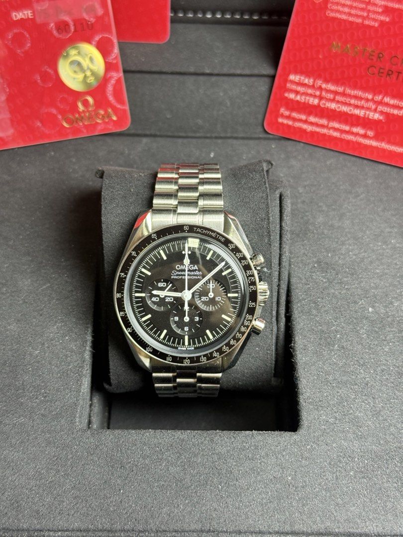 Omega Speedmaster (Category: Men's Watches) located in Quezon City. Submitted by LuxPieces (Listing ID 1439603232, Image 2). Description: Omega Speedmaster Hesalite Crystal Ref. 310.30.42.50.01.001 Year 2021 Size 42mm Amazing condition, almost Bnew! Aussie AD 325k only.