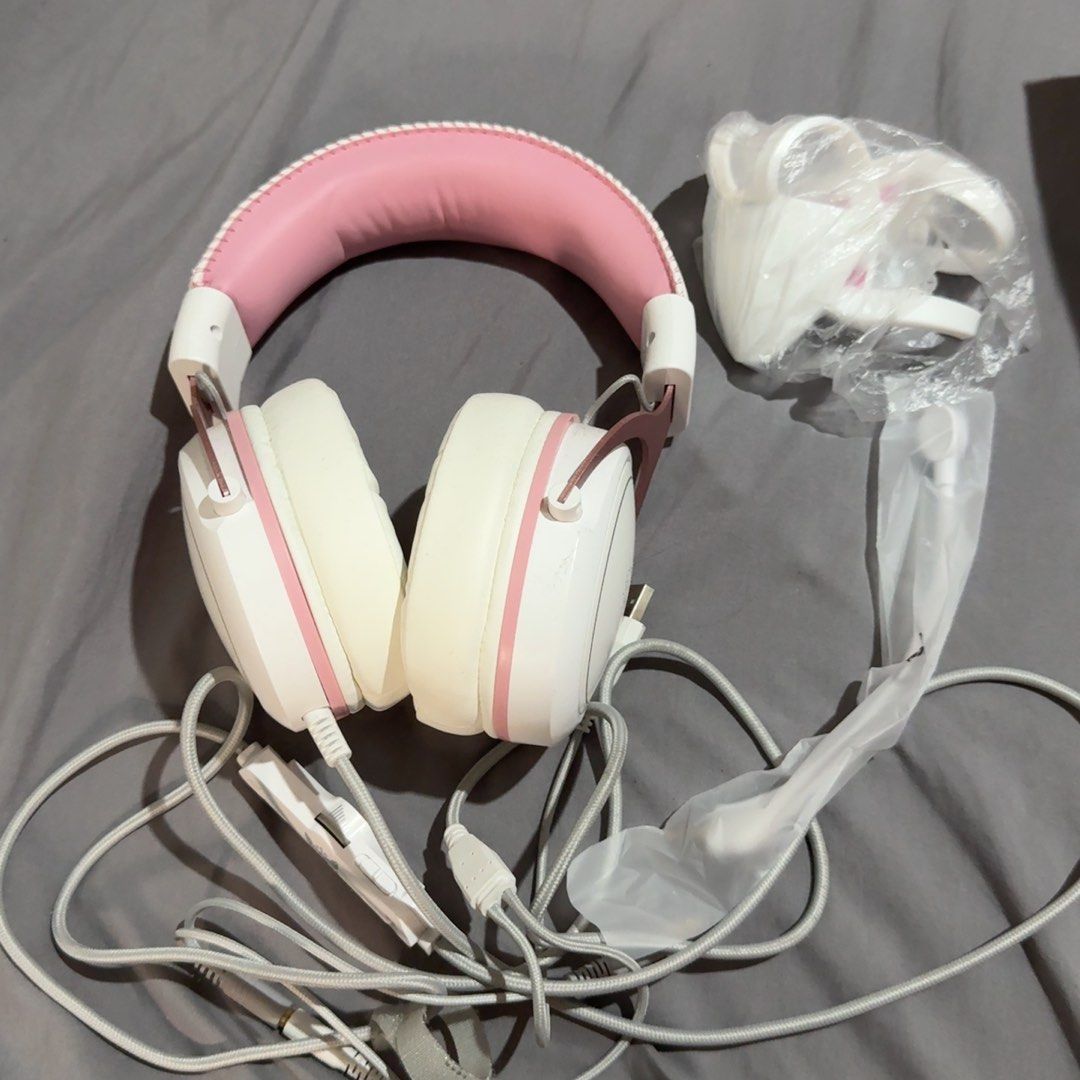 Onikuma X10 Professional Gaming Headset (Category: Headphones & Headsets) located in Pasig City. Submitted by 1uvmails (Listing ID 1439497996, Image 2). Description: Onikuma X10 Gaming Headset - unused mic jack & detachable cat ears - only used twice - rfs: not using my pc for gaming na ₱500 (bought for ₱680) mop: gcash / gotyme (no cod) mod: jnt / lalamove loc: pasig.