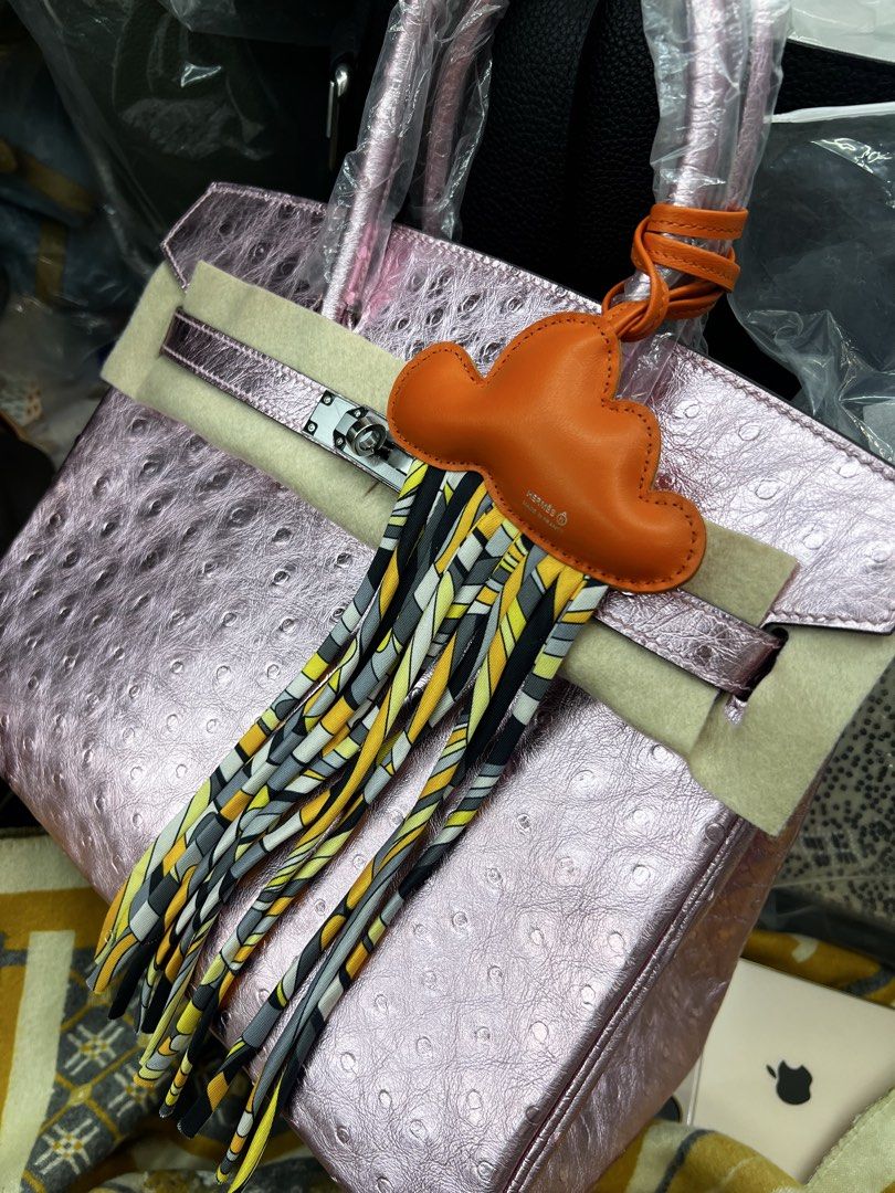 Ostrich birkin in metallic pink (Category: Luxury Bags & Wallets) located in Bacoor. Submitted by theluxarybelongings (Listing ID 1439603349, Image 2). Description: 30cm Stamp k PHW complete inclusions Mop: any Delivery: ok.