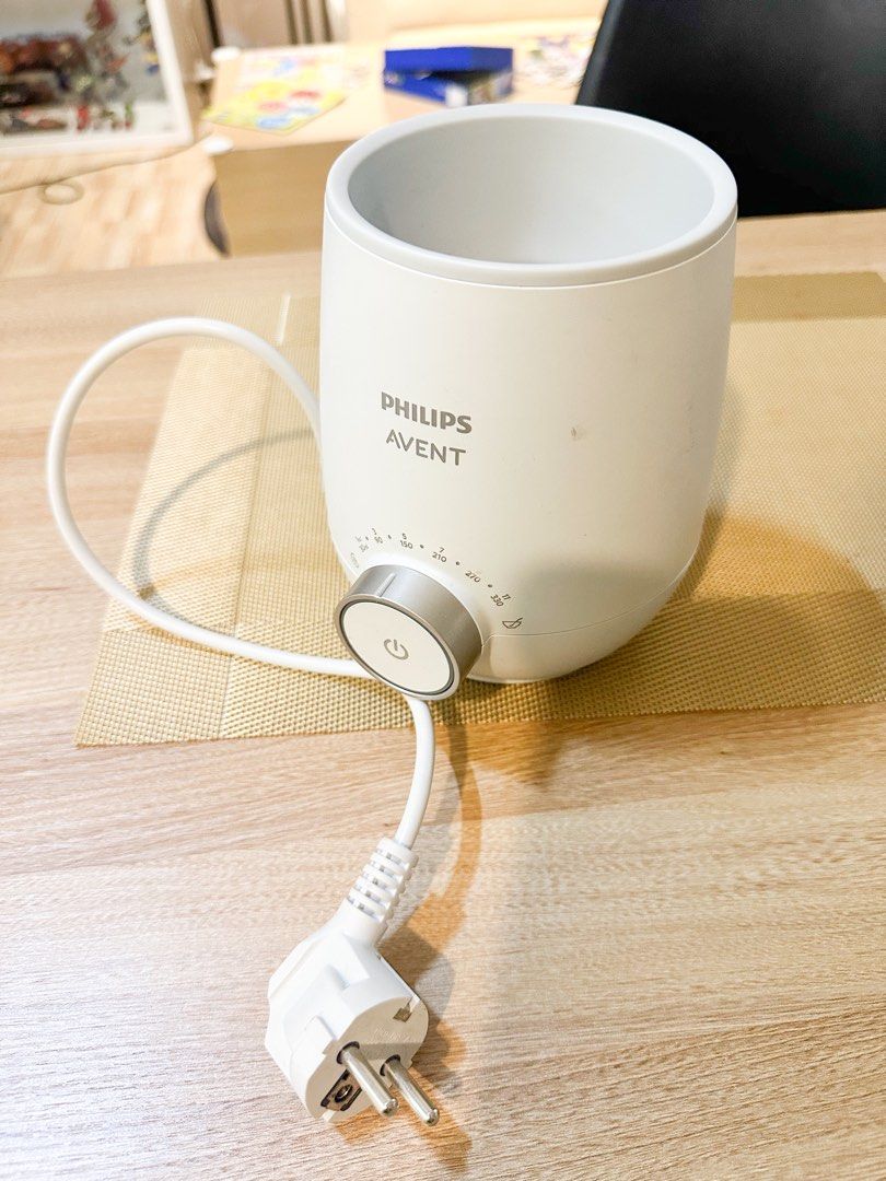 Philips Avent Fast Bottle Warmer (Category: Breastfeeding & Bottle Feeding) located in Pasig City. Submitted by apcal (Listing ID 1439436172, Image 1). Description: Bought at ₱4000 Used for only 2 months All working, no box included - Philips Avent Fast Bottle Warmer - Quickly warms baby bottles - Features a dial for adjusting warming time - White exterior with Philips Avent logo - Includes power cord with European plug.