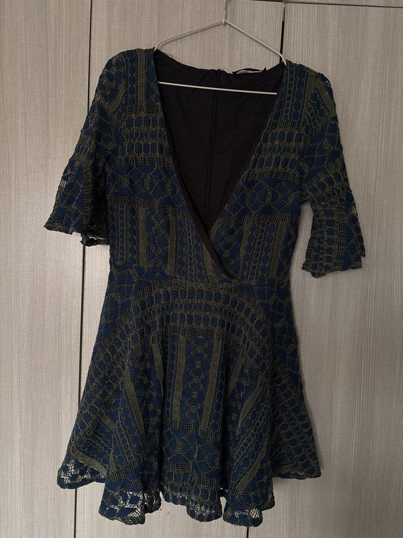 Plunging Knitted/Woven Mini Dress (Category: Dresses) located in Taguig. Submitted by danammn (Listing ID 1439513781, Image 1). Description: SUPER SEXY! Deep v plunging neckline with gorgeous flares sleeves and mini skirt length. So so so pretty but sadly I don’t have the bust required for this 😭 perfect for nights out or a sexy date night! - Nutlet dress - Size: L - Design: Wrap neckline, short sleeves - Colors: Blue and olive green - Perfect f