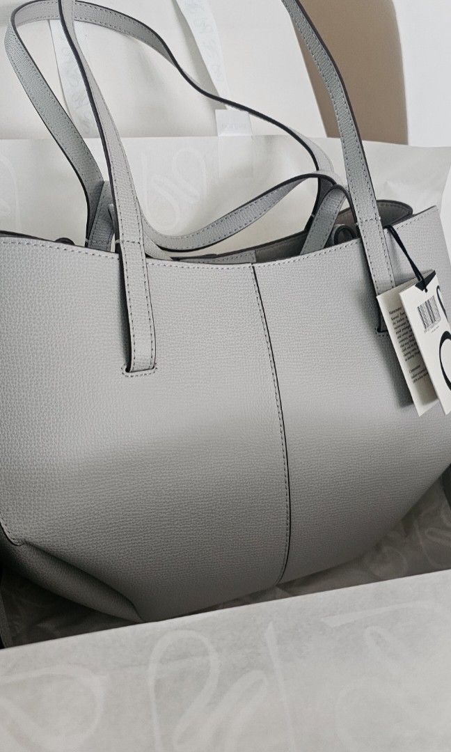 Brandew! Polene cyme mini (Category: Luxury Bags & Wallets) located in Quezon City. Submitted by jlocab (Listing ID 1439453432, Image 3). Description: complete inclusion box paperbag and dustbag bought in UK for 380 plus tax never used.