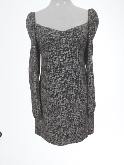 ZARA Polka Dot Long Sleeve Dress (Category: Dresses) located in Davao. Submitted by rosewyn (Listing ID 1439532428, Image 1). Description: - Polka dot pattern - Long sleeves - Scoop neckline - Fitted silhouette - Lightweight fabric - Approximately 30 inches long.