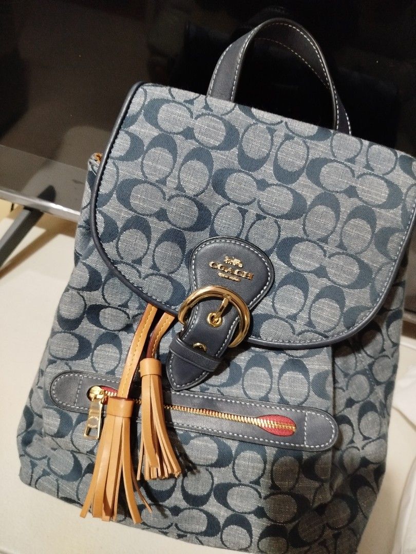 Preloved Coach Kleo Backpack in Signature Chambray (Category: Luxury Bags & Wallets) located in Caloocan City. Submitted by justmeberl (Listing ID 1439542084, Image 1). Description: used twice po and si mommy ang gumamit so super maingat. mas lab pa niya po yan kaysa sken. Guaranteed original kasi it was bought po sa Japaaaan Coach Outlet hihi.