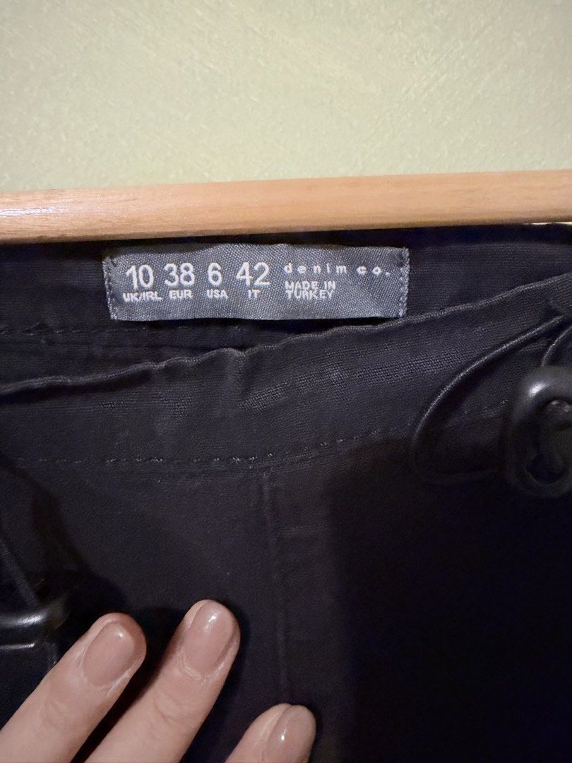 PRIMARK DENIM CO. BLACK PARACHUTE JOGGER PANTS (Category: Other Bottoms) located in Rizal. Submitted by smyb0925 (Listing ID 1439492959, Image 3). Description: bought in primark london barely used also available in tan color max stretch waist 32 inches i’m 5’4” for reference.