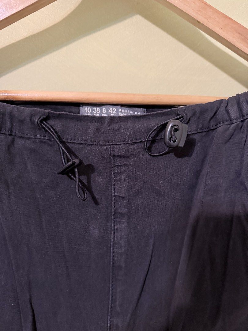 PRIMARK DENIM CO. BLACK PARACHUTE JOGGER PANTS (Category: Other Bottoms) located in Rizal. Submitted by smyb0925 (Listing ID 1439492959, Image 2). Description: bought in primark london barely used also available in tan color max stretch waist 32 inches i’m 5’4” for reference.