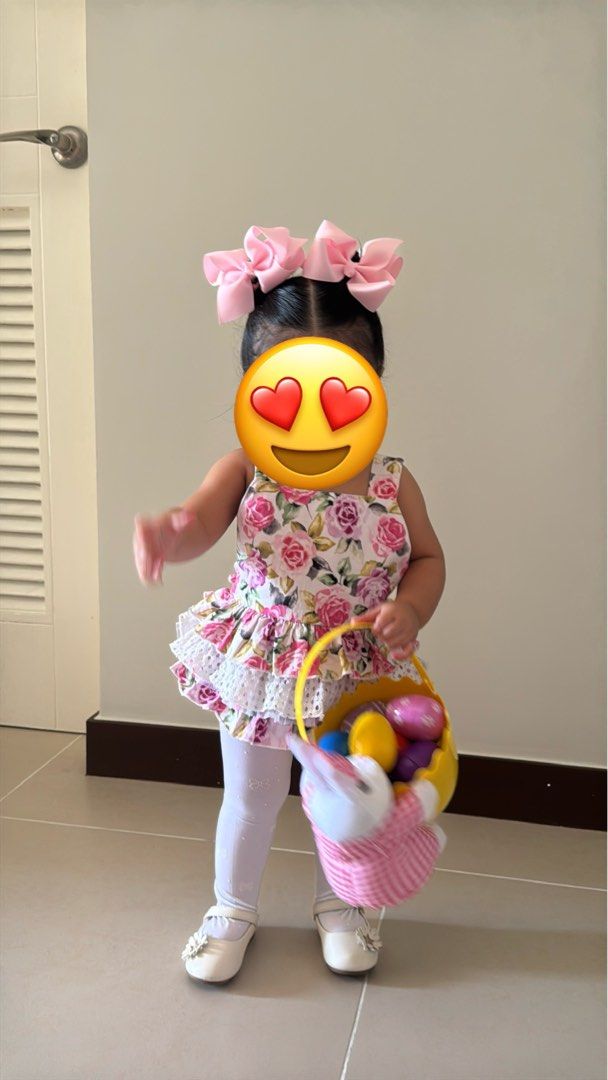 Rare Editions Floral Ruffle Romper 12M (Category: Babies & Kids Fashion) located in Pasay City. Submitted by littlebebekidsstuff (Listing ID 1439476420, Image 2). Description: Size: 12m on tag, but can fit up to 24m No issues 🩷 Location: The Aston Place Pasay MOP: Gcash or Gotyme only Courier: Lalamove or J&T.