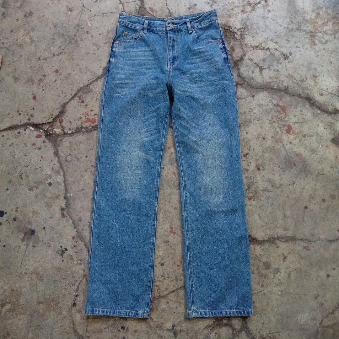 Saint laurent D37 Stonewashed straight jeans (Category: Jeans) located in Polomolok. Submitted by instajunk.phv2 (Listing ID 1439568967, Image 2). Description: Saint laurent D37 Stonewashed straight jeans 29-30*42 Posted on farferch for 940$ selling it for 2499php Highlights blue cotton denim stonewashed belt loops at the waist classic five pockets distressed effect mini logo patch to the rear straight leg front button and zip fastening.