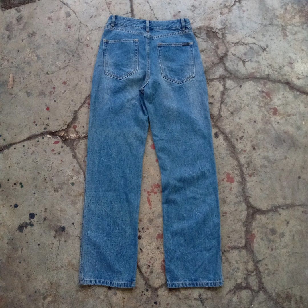 Saint laurent D37 Stonewashed straight jeans (Category: Jeans) located in Polomolok. Submitted by instajunk.phv2 (Listing ID 1439568967, Image 3). Description: Saint laurent D37 Stonewashed straight jeans 29-30*42 Posted on farferch for 940$ selling it for 2499php Highlights blue cotton denim stonewashed belt loops at the waist classic five pockets distressed effect mini logo patch to the rear straight leg front button and zip fastening.