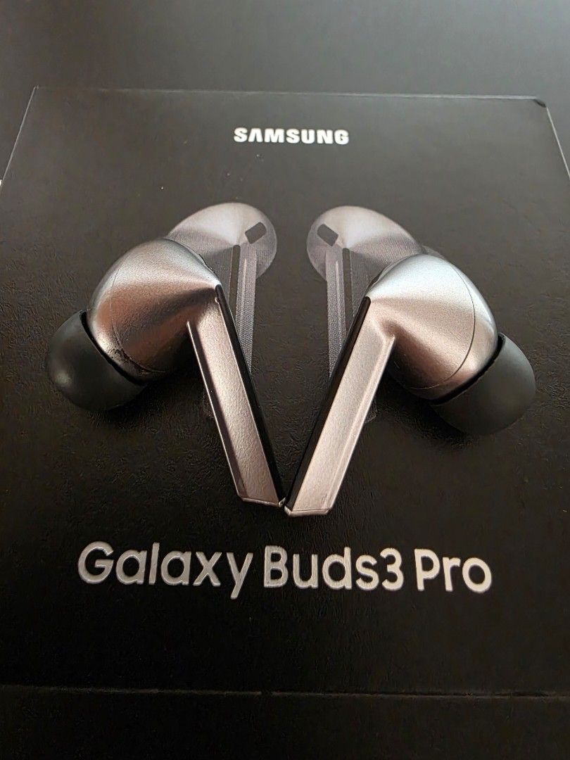 Samsung Galaxy Buds3 Pro (Category: Earphones) located in Makati City. Submitted by nette_pgdn (Listing ID 1439508149, Image 3). Description: - Samsung Galaxy Buds3 Pro earbuds - Color: Silver and Black - Charging Case: Transparent - Includes original box - Box features Samsung logo and "Galaxy Buds3 Pro" -Price is Negotiable.
