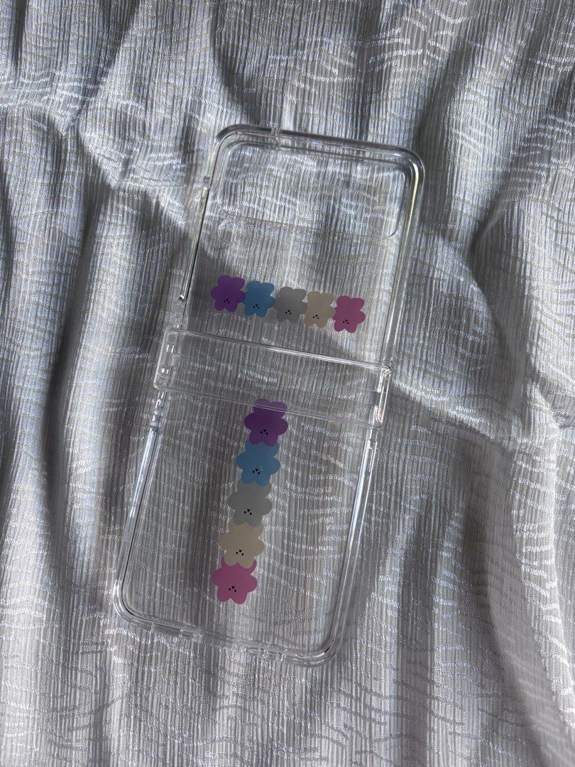 Samsung galaxy flip 4 clear case (Category: Cases & Sleeves) located in Paranaque City. Submitted by luxemomma (Listing ID 1439607807, Image 1). Description: Like new Loc: Paranaque MOP: Gcash/BPI.