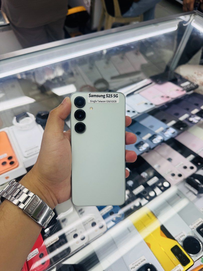 Samsung S25 5G 12/128GB Openline Single Sim (Category: Samsung) located in Manila. Submitted by kmgadgets (Listing ID 1439587105, Image 1). Description: FOR SALE | TRADE/SWAP Price: 21,999 On hand: S25 5G✔️ 12/128GB ✔️ OPENLINE ✔️ Single Sim✔️ 100% Original ✔️ 90% Makinis ✔️ 90% Smooth ✔️ NOT REFURB ✔️ NO HIDDEN ISSUES ✔️ NEVER BEEN REPAIRED ✔️ TEST TO SAWA✔️ FREE 3-UTOOLS ✔️ Issue: May scratch sa screen malalim (see photos posted) ANY MODEL OF I