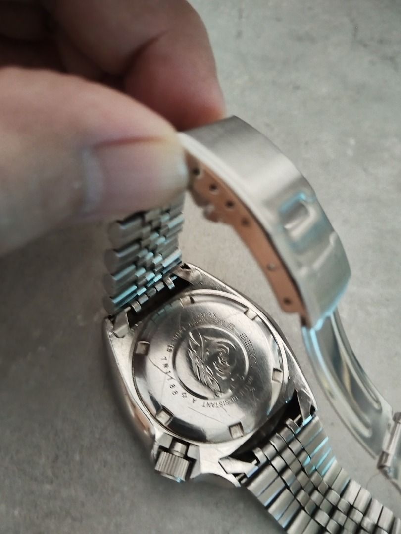 Seiko 6309 7290 (Category: Men's Watches) located in San Juan City. Submitted by pdj9898 (Listing ID 1439421927, Image 2). Description: - SEIKO SLIM TURTLE 6309 7290 CASE AND MOVEMENT ORIGINAL - 6105 CAPTAIN WILLARD DIAL AND HAND SET - MOVEMENT CLEANED AND CALIBRATED - LONG POWER RESERVE - STRONG LUME - AM STAINLESS STEEL JUBILEE .