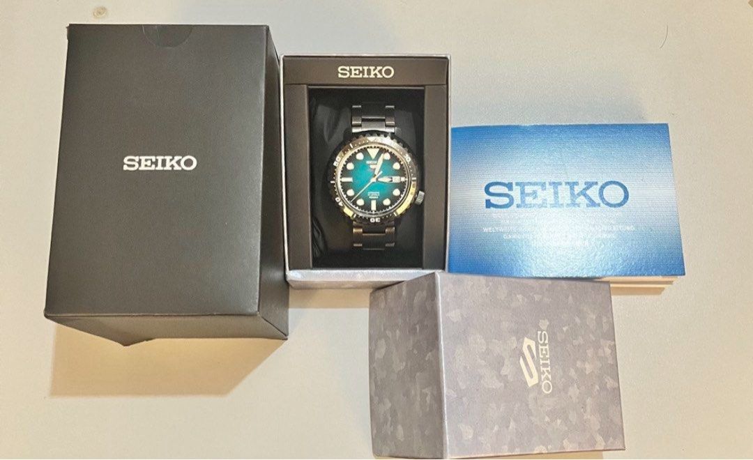 Seiko (Turquoise) Automatic/ Divers Watch(100m), Includes Box and Papers. (Category: Men's Watches) located in Quezon City. Submitted by pwrproductions (Listing ID 1439450780, Image 1). Description: With box and paper..
