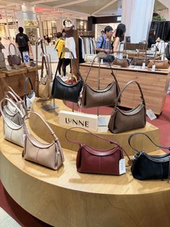 (Category: ) located in . Submitted by fomo.finds (Listing ID 1439515469, Image 1). Description: .