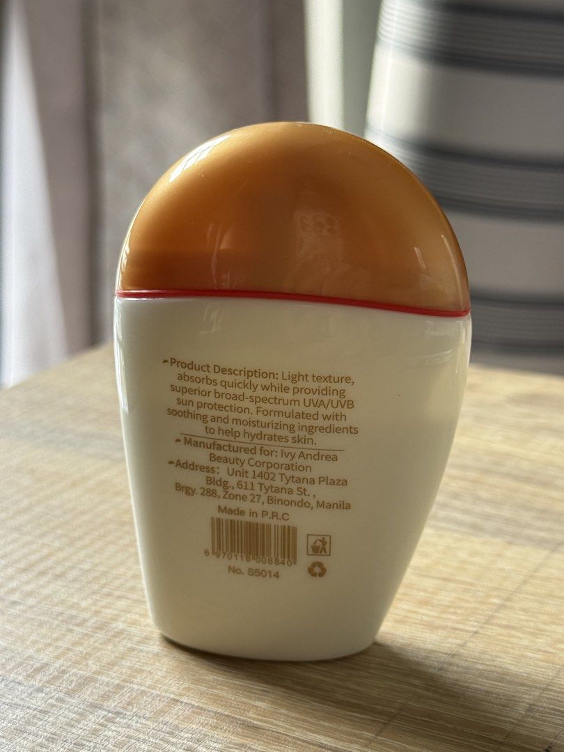 Shawill Sun Screen SPF 50 PA+++ (Category: Face Care) located in Naga. Submitted by elaniaa (Listing ID 1439439901, Image 2). Description: - Shawill Sun Screen with SPF 50 PA+++ - Very high protection for face and body - Lightweight and fast-absorbing texture - Broad-spectrum UVA/UVB protection - Contains soothing and moisturizing ingredients - 40 ml / 1.35 fl oz.