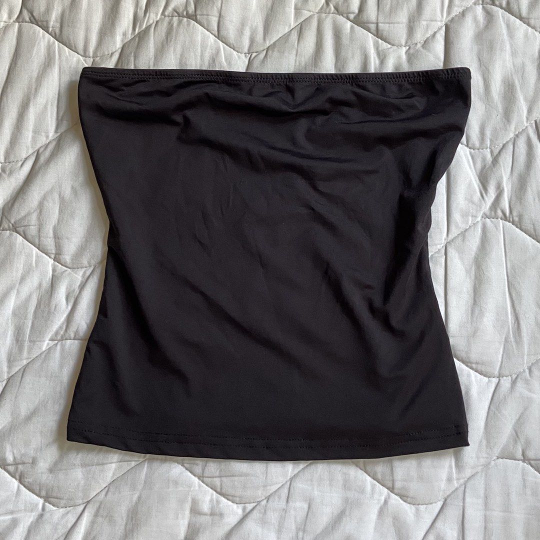 SHEIN Black Basic tube top (Category: Sleeveless) located in Bulacan. Submitted by dumpcloset (Listing ID 1439517344, Image 1). Description: XS on tag dimensions: bust 28 (strechable) length 13" ship via j&t loc bulacan.