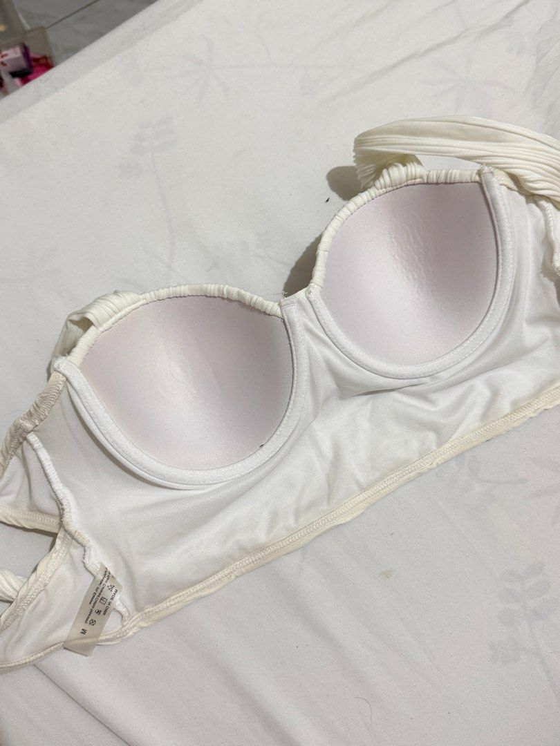 Shein white bustier top sleeveless (Category: Sleeveless) located in Quezon City. Submitted by steffo_declutters (Listing ID 1439421441, Image 2). Description: .