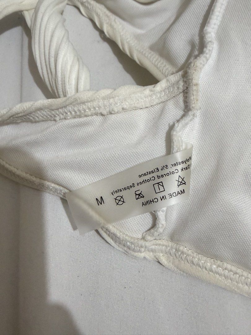Shein white bustier top sleeveless (Category: Sleeveless) located in Quezon City. Submitted by steffo_declutters (Listing ID 1439421441, Image 3). Description: .