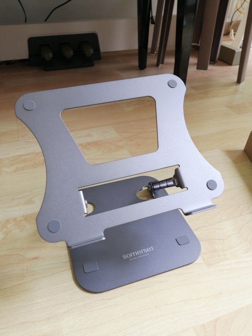Adjustable Laptop Stand461874028358543360