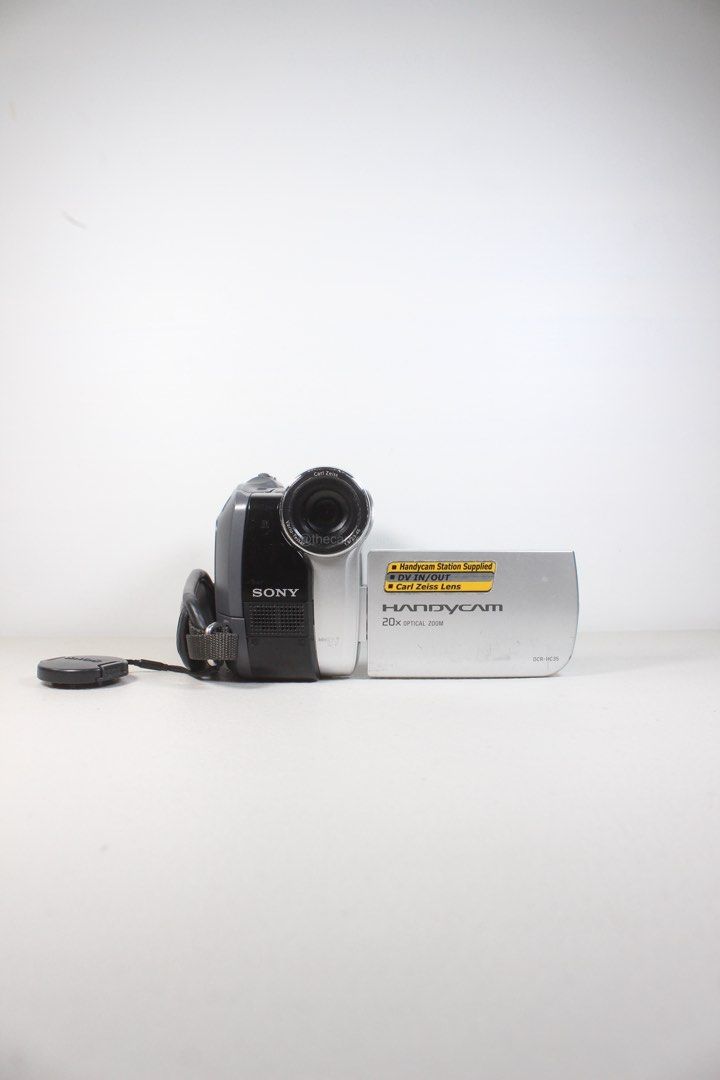 Sony Handycam DCR-HC35 MiniDV Camcorder (Category: Video Cameras) located in Tarlac. Submitted by thecouclub (Listing ID 1439464362, Image 3). Description: Sony Handycam DCR-HC35 MiniDV Camcorder READY TO USE! 𝙁𝙀𝘼𝙏𝙐𝙍𝙀𝙎 Optical Zoom: 20x Digital Zoom: 800x Screen Size: 2.5 in Connectivity: USB / AV / DV Recording Definition: Standard Definition Media Storage Type: MiniDV Tape, Memory Stick Duo Video Codec: DV Audio Format: PCM Stereo Image