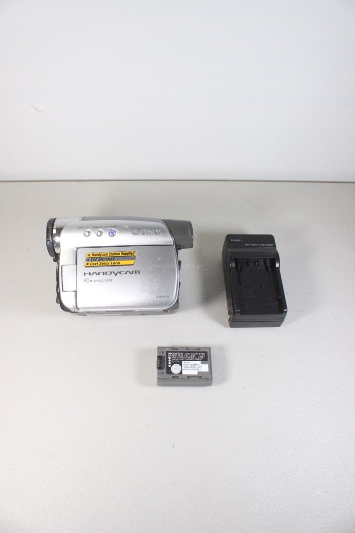Sony Handycam DCR-HC35 MiniDV Camcorder (Category: Video Cameras) located in Tarlac. Submitted by thecouclub (Listing ID 1439464362, Image 2). Description: Sony Handycam DCR-HC35 MiniDV Camcorder READY TO USE! 𝙁𝙀𝘼𝙏𝙐𝙍𝙀𝙎 Optical Zoom: 20x Digital Zoom: 800x Screen Size: 2.5 in Connectivity: USB / AV / DV Recording Definition: Standard Definition Media Storage Type: MiniDV Tape, Memory Stick Duo Video Codec: DV Audio Format: PCM Stereo Image