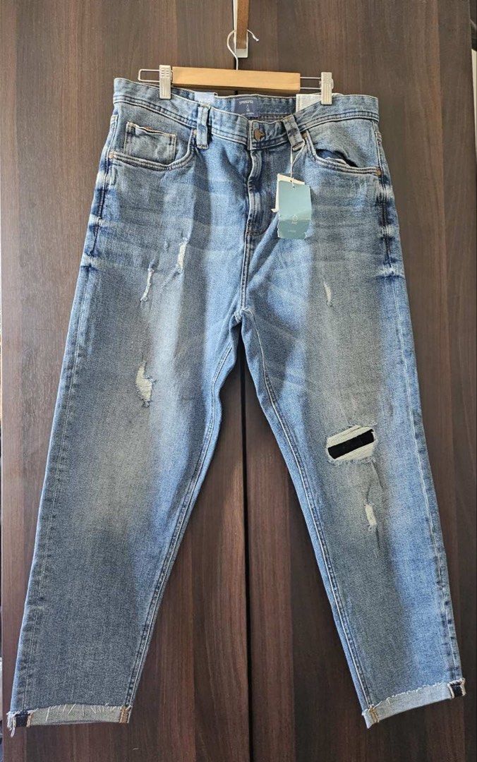 Springfield Distressed Jeans W36 (Category: Jeans) located in Makati City. Submitted by stephdzn (Listing ID 1439484725, Image 2). Description: - Springfield jeans - Light blue wash with distressed details - Size: W36 - Original price: P3,450 (tag included) - Classic five-pocket design - Button closure - Straight leg fit.