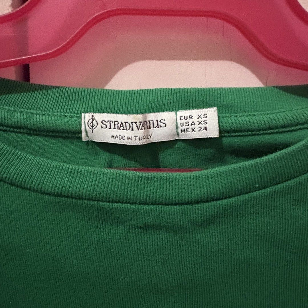 Stradivarius Green Crop Top XS (Category: Shirts) located in Taguig. Submitted by xoalexv (Listing ID 1439479898, Image 2). Description: - Stradivarius crop top - Vibrant green color - Size: XS - Features: Round neck, short sleeves - Made in Turkey - Comfortable fit - Ideal for casual wear or layering.