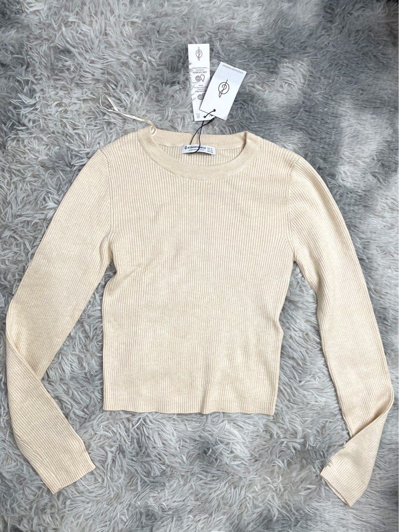 Stradivarius knit cropped BNWT (Category: Longsleeves) located in Makati City. Submitted by tinycloset__ (Listing ID 1439547724, Image 2). Description: Stradivarius S on tag Bnwt.