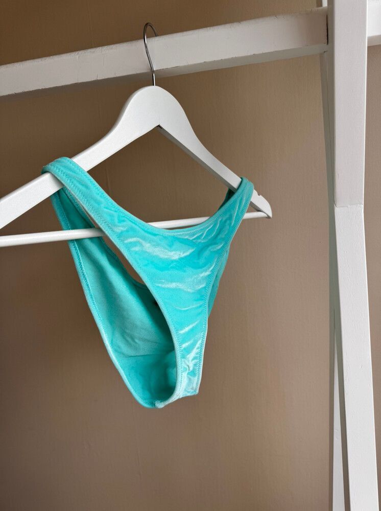 TRIANGL MACI Blue Crush Bikini Bottom US6-8 (Authentic) (Category: Bikinis & Swimsuits) located in Singapore. Submitted by pennystyles (Listing ID 1439481599, Image 3). Description: Selling my authentic TRIANGL MACI bikini bottom in the stunning velvet Blue Crush colourway — a vibrant turquoise blue in their signature smooth velvet fabric. Super flattering and catches the light beautifully. * Bottom size: M (Normal coverage) * Authentic — able to