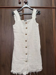 (Category: ) located in . Submitted by clearingwardrobee (Listing ID 1439509430, Image 1). Description: .