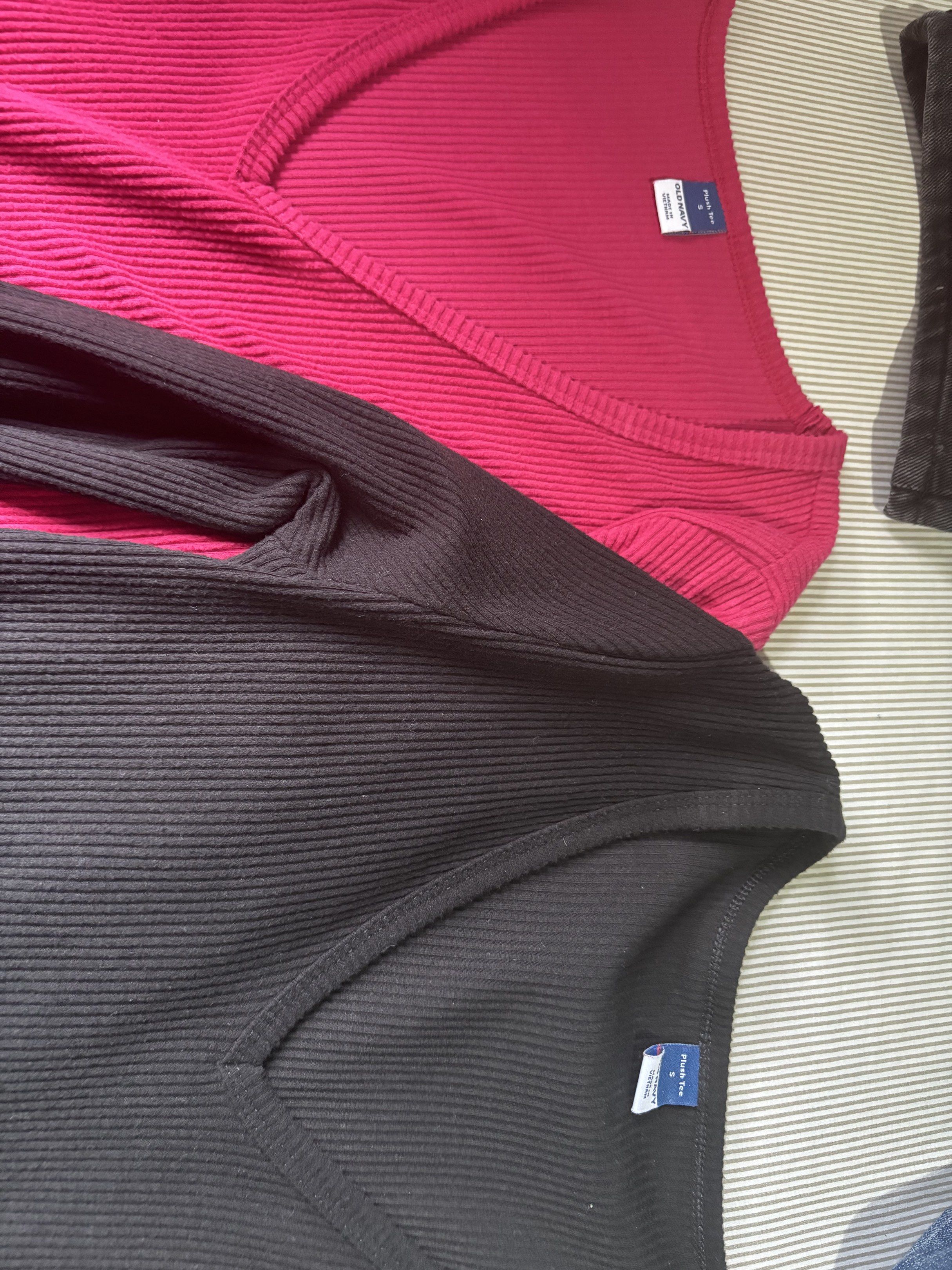 TWO OLD NAVY LONG SLEEVE FOR ₱189 (Category: Longsleeves) located in Manila. Submitted by karlaem (Listing ID 1439434148, Image 2). Description: RFS: Declutterring .