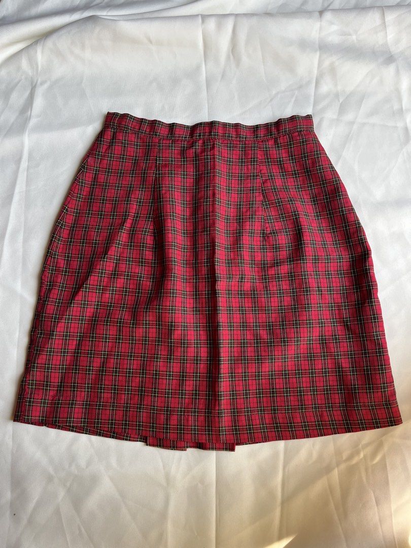 UE SHS UNIFORM Skirt (Category: Skirts) located in Malabon City. Submitted by lunapie (Listing ID 1439489946, Image 1). Description: Waist - 12 inch - Red and black plaid mini skirt - Classic plaid pattern - Simple design - Perfect for casual wear - Button closure - Pleated front - Versatile: dress up or down.
