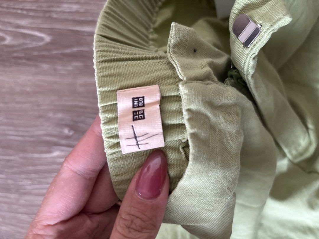 UNIQLO Avocado Green Pants (Category: Other Bottoms) located in Taguig. Submitted by danammn (Listing ID 1439509432, Image 2). Description: - Uniqlo Green Pants - Size: L - Waist: 69-75cm - Hips: 96-100cm - Color: Avocado Green ISSUE: missing anchor for the hook closure MOP: GCash / Bank transfer Shipping c/o buyer. NO MEET-UPS! Location: Sta Ana, Manila.