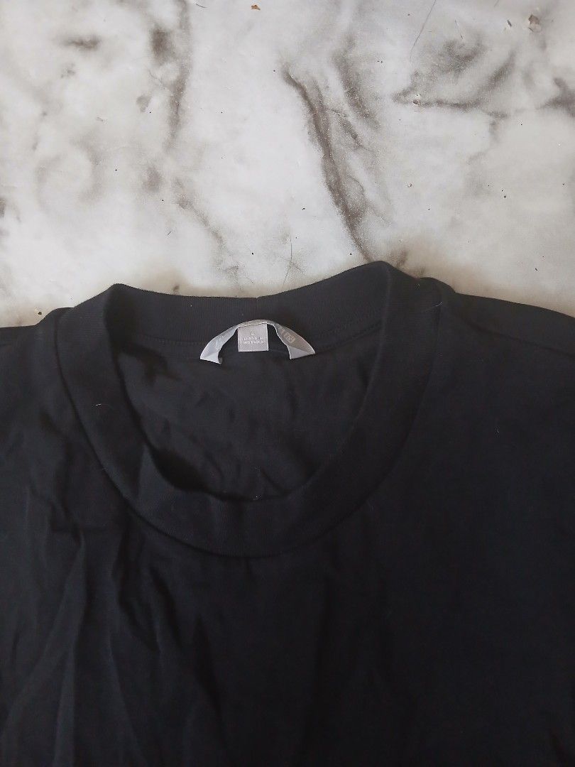 Uniqlo Muscle Sando (Category: Activewear) located in Cavite. Submitted by steve_finds (Listing ID 1439445902, Image 2). Description: No Issue Size Large On Tag.