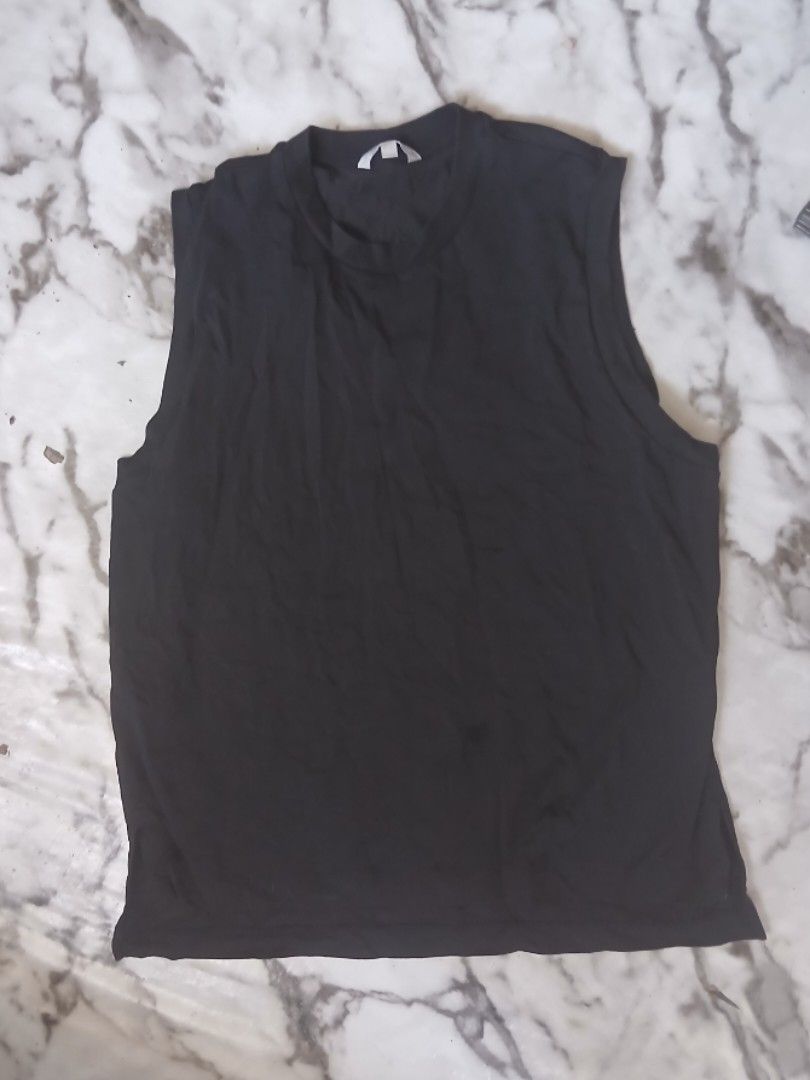 Uniqlo Muscle Sando (Category: Activewear) located in Cavite. Submitted by steve_finds (Listing ID 1439445902, Image 1). Description: No Issue Size Large On Tag.
