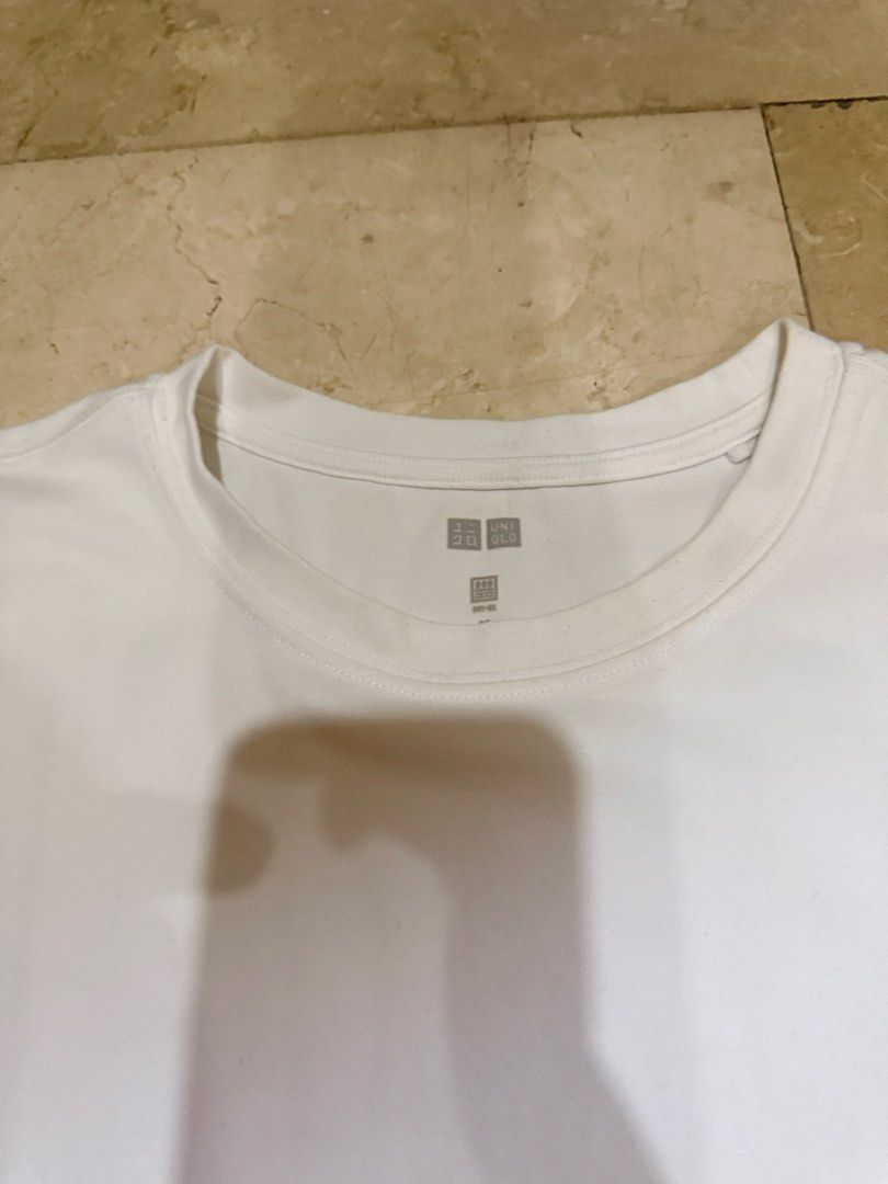 Uniqlo White T-shirt (Category: Tshirts & Polo Shirts ) located in Meycauayan. Submitted by sweet.cherry.ph (Listing ID 1439494084, Image 2). Description: - Uniqlo crew neck t-shirt - Size: M - Made in Vietnam - Material: 100% polyester - Condition: Good Bust tape measure flat lay- 20 inches Length- 20.5 inches .